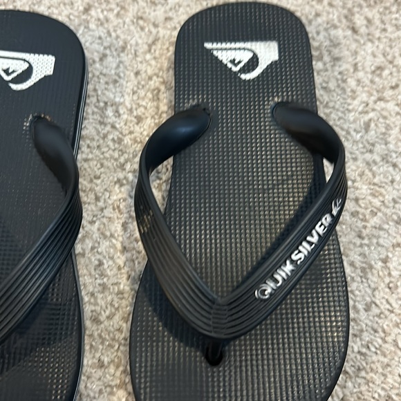 Quicksilver Kids Black Flip Flops, size 13 - Picture 5 of 5